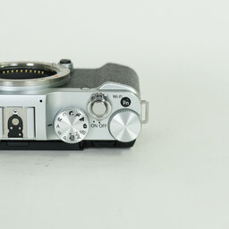 FUJIFILM X-A2 ボディ シルバー