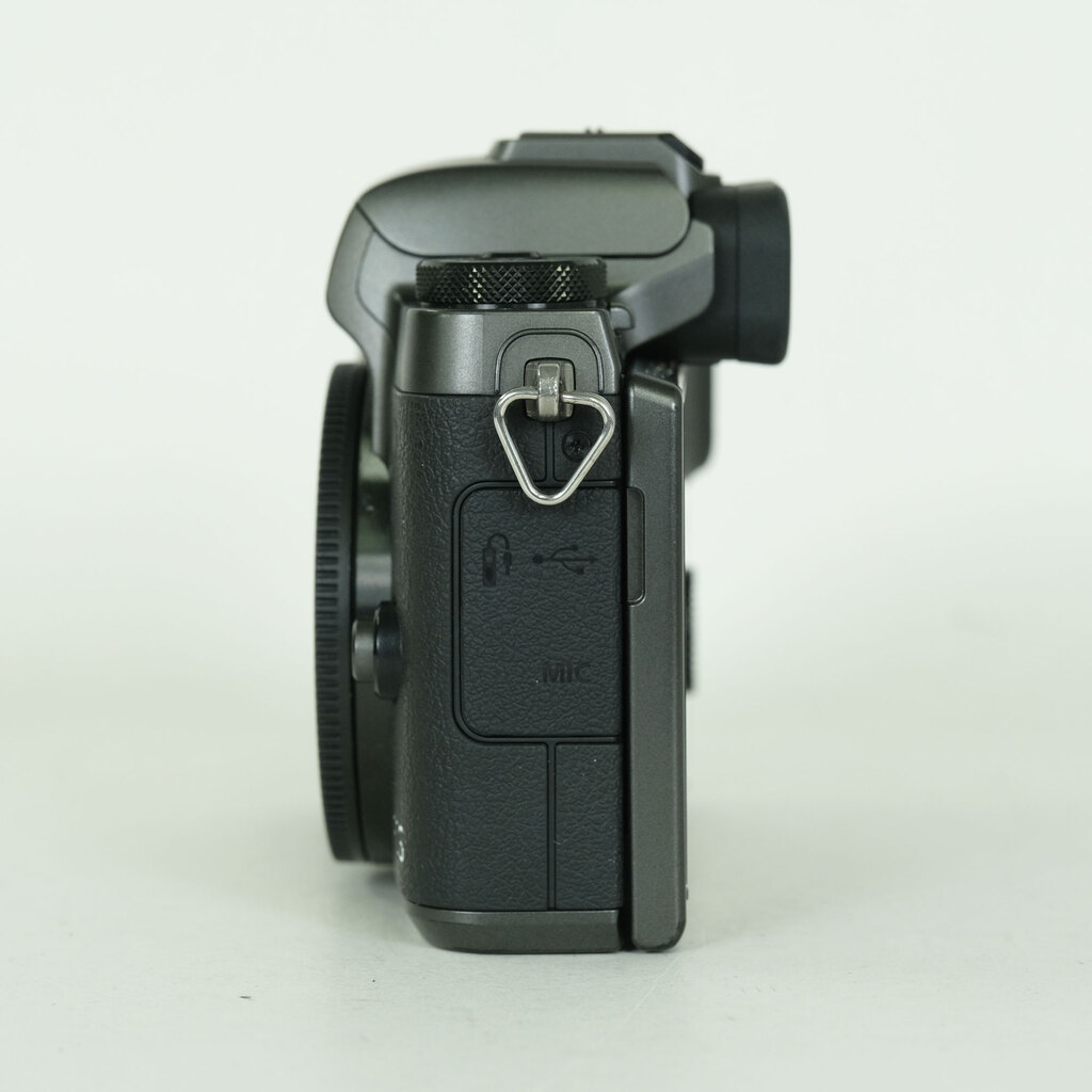 Canon EOS M5 Canon EOS M5