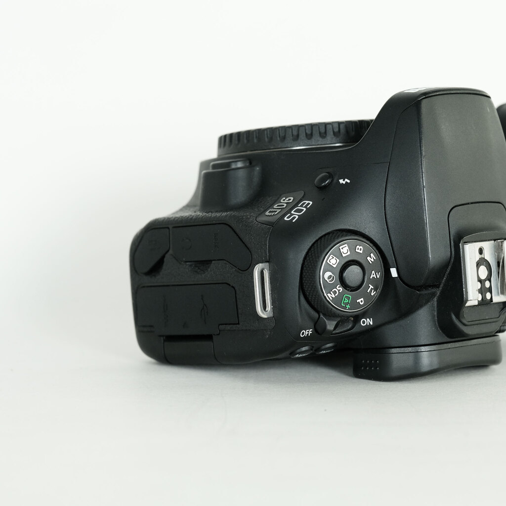 Canon EOS 90D