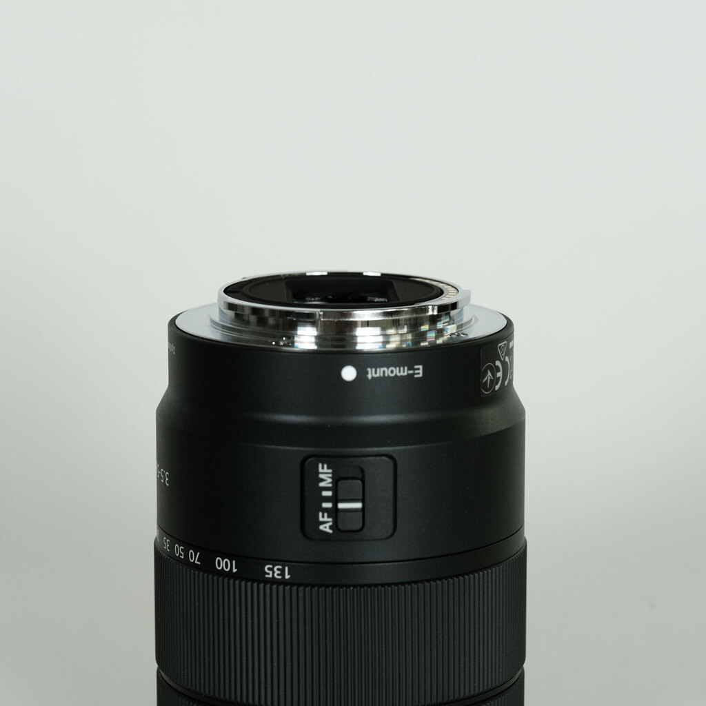 SONY E 18-135mm F3.5-5.6 OSS SEL18135