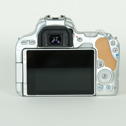 Canon EOS Kiss X9 ボディ シルバーの出品 | ONE SCENE（ワンシーン）