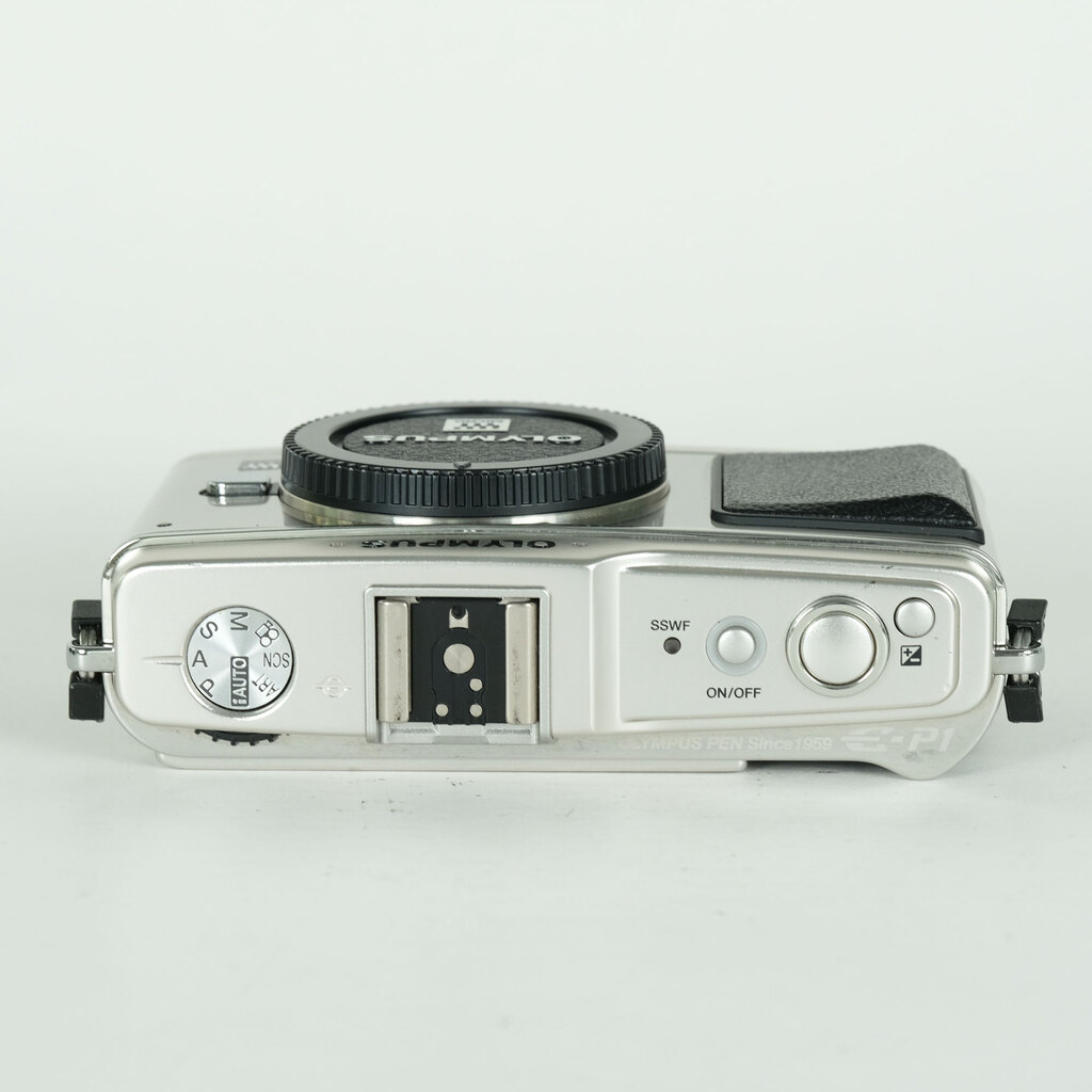 OLYMPUS PEN E-P1 ボディ シルバーの出品 | ONE SCENE（ワンシーン）