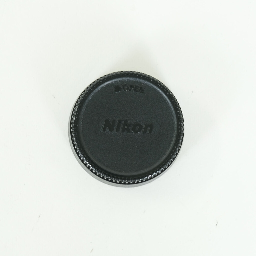Nikon AF-S DX VR Zoom-Nikkor 18-200mm F3.5-5.6G IF-ED Nikon AF-S DX VR Zoom-Nikkor 18-200mm F3.5-5.6G IF-ED