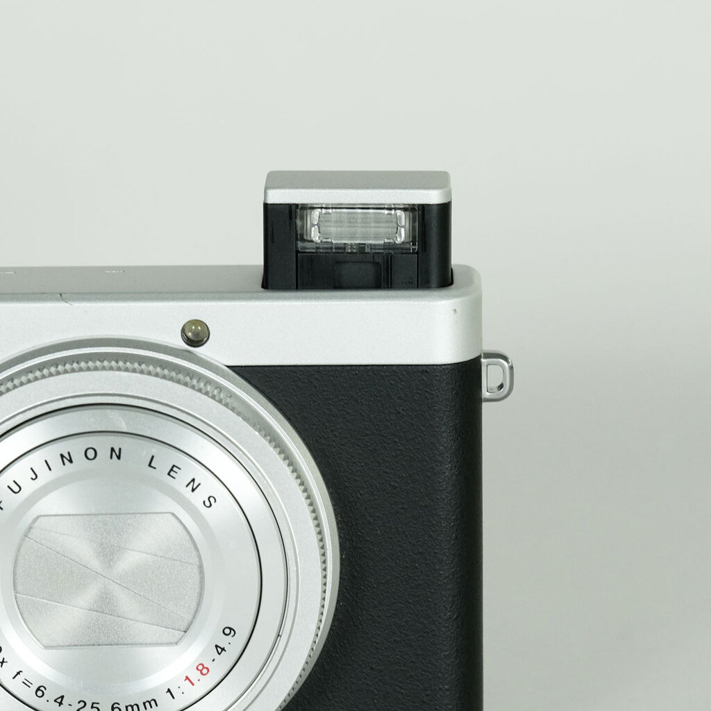 FUJIFILM XQ2 シルバー