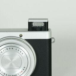 FUJIFILM XQ2 シルバー