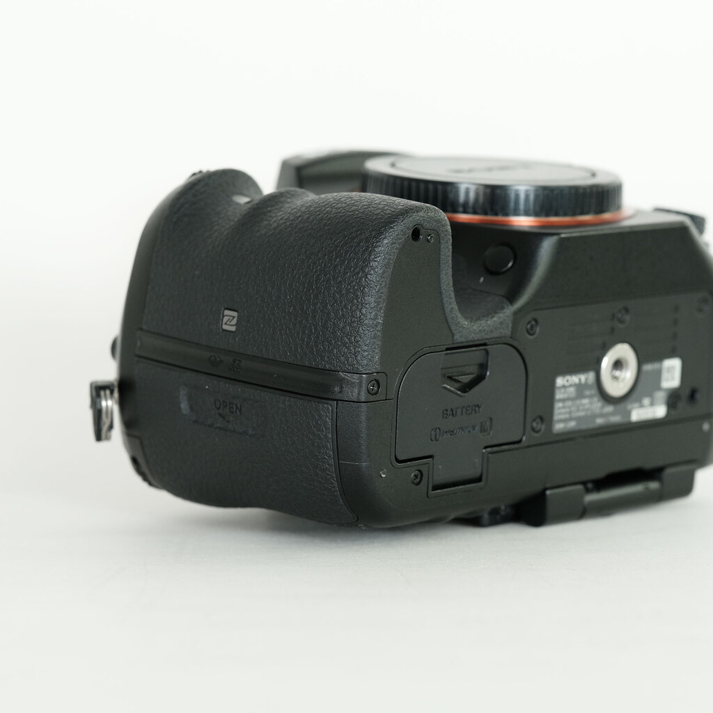 SONY α99II（ILCA-99M2）