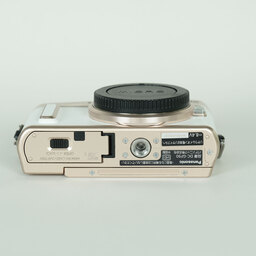 Panasonic LUMIX DC-GF90 ボディ ホワイト
