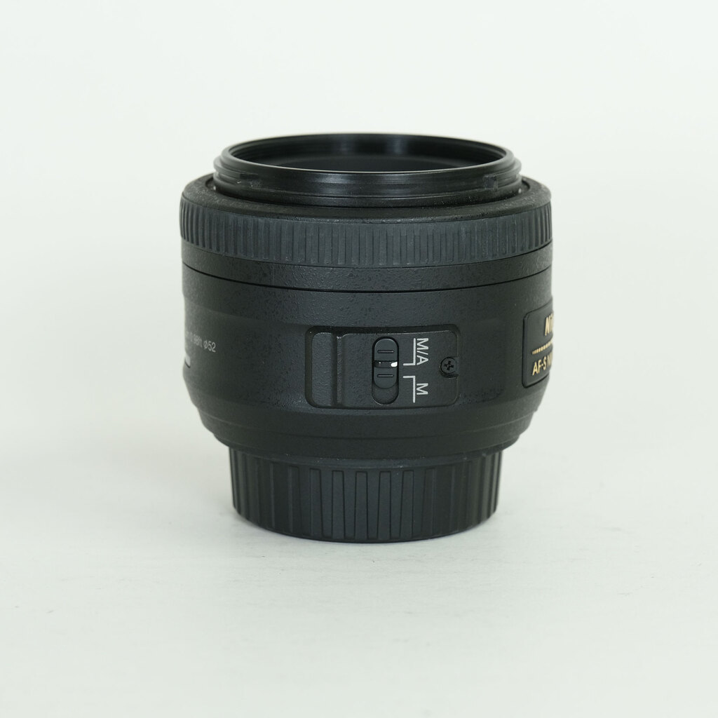 Nikon AF-S DX NIKKOR 35mm f/1.8G Nikon AF-S DX NIKKOR 35mm f/1.8G