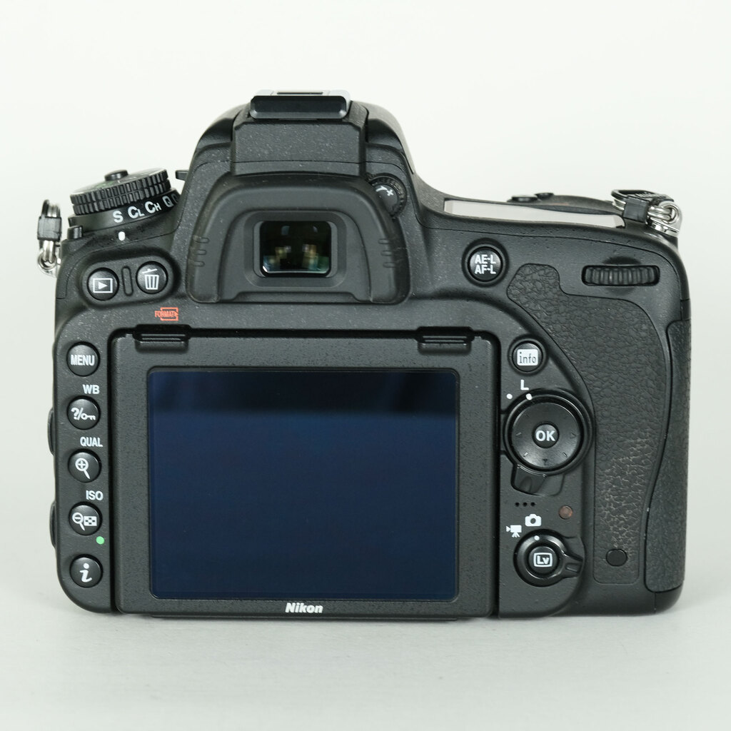 Nikon D750 [�{�f�B]