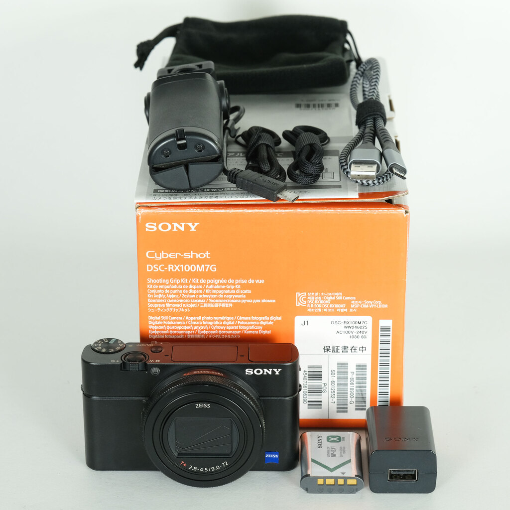 SONY Cyber-shot DSC-RX100M7