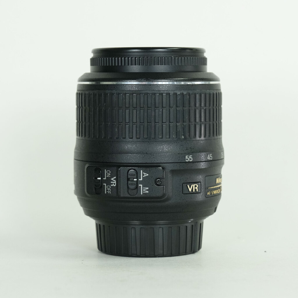 Nikon AF-S DX NIKKOR 18-55mm F3.5-5.6 G VR Nikon AF-S DX NIKKOR 18-55mm F3.5-5.6 G VR