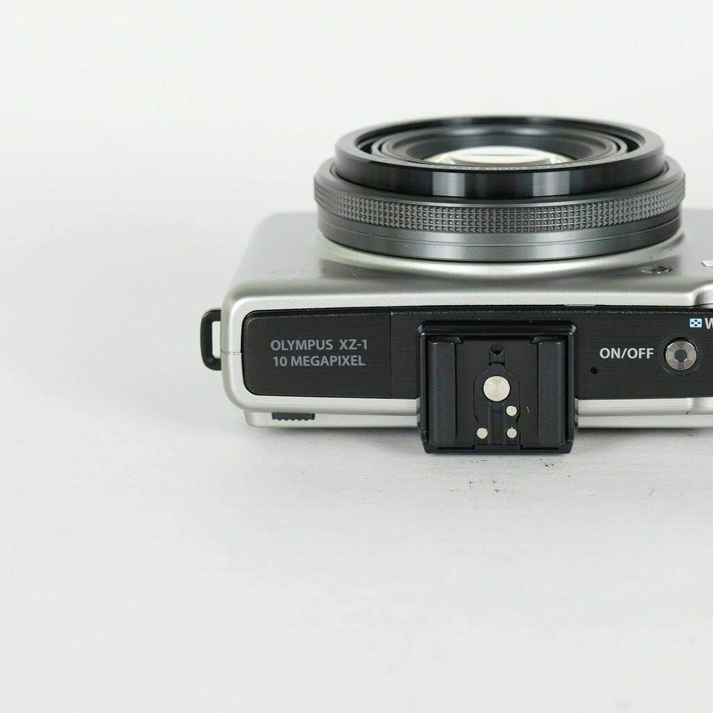 OLYMPUS XZ-1 チタニウムシルバー プレミアムキットの出品 | ONE SCENE