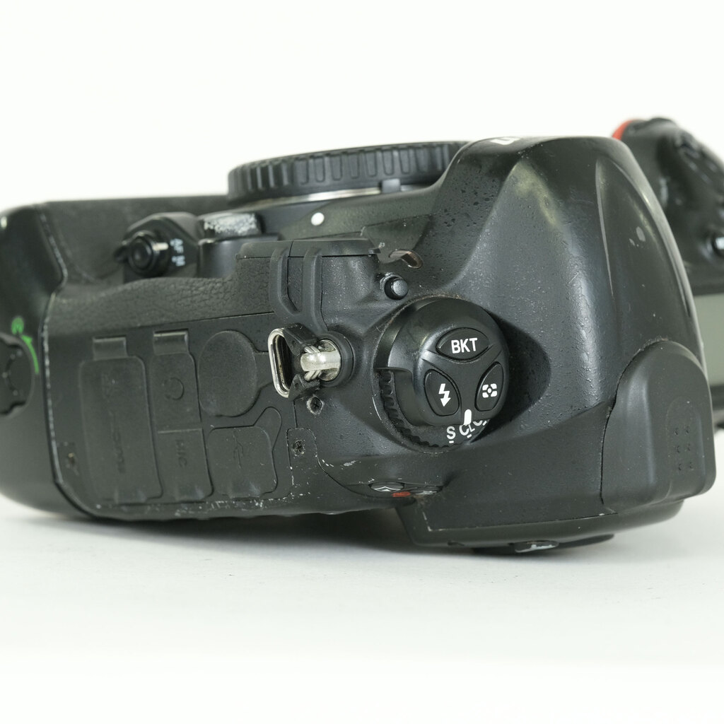 Nikon D4Sの出品 | ONE SCENE（ワンシーン）