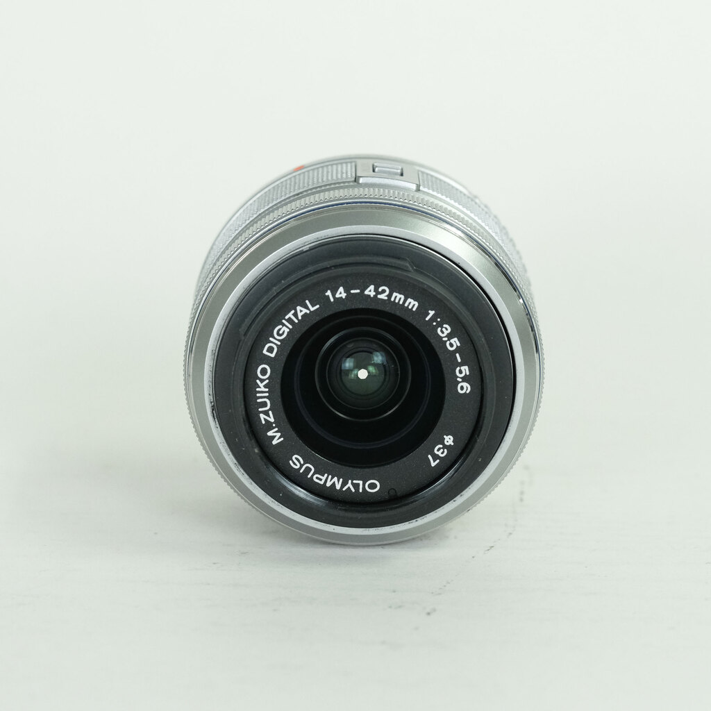 OLYMPUS M.ZUIKO DIGITAL 14-42mm F3.5-5.6IIR シルバー OLYMPUS M.ZUIKO DIGITAL 14-42mm F3.5-5.6IIR シルバー
