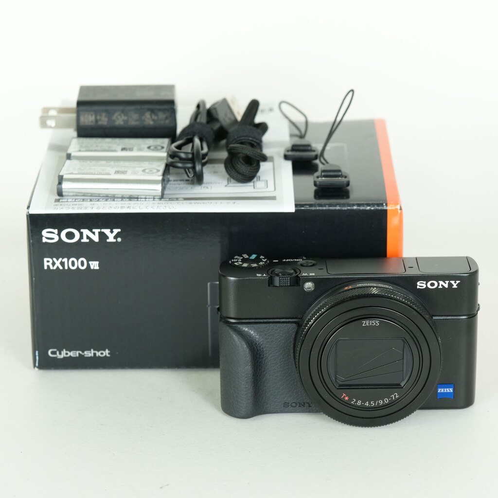 SONY Cyber-shot DSC-RX100M7