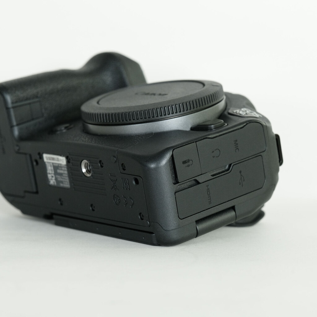 Canon EOS R6 Canon EOS R6