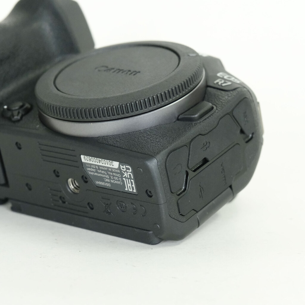 Canon EOS R7