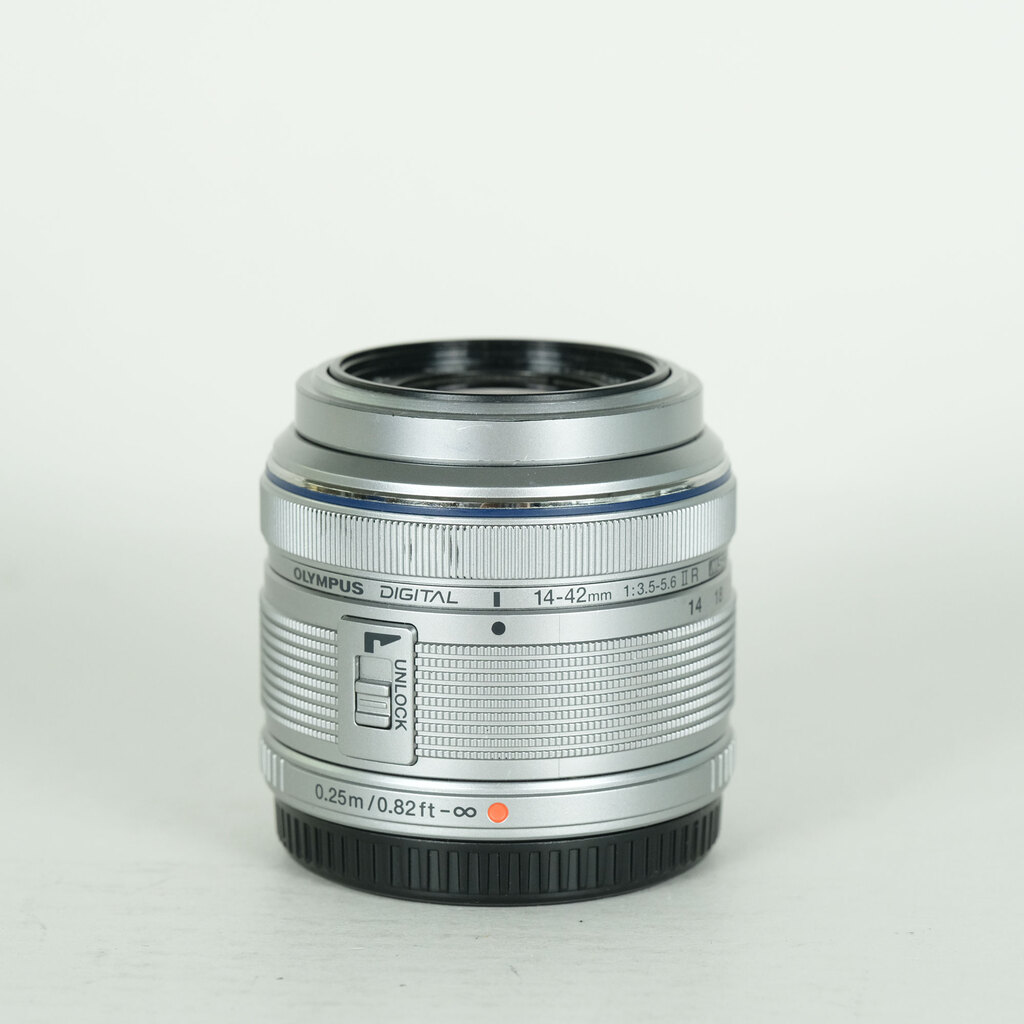 OLYMPUS M.ZUIKO DIGITAL 14-42mm F3.5-5.6IIR シルバーの出品 | ONE
