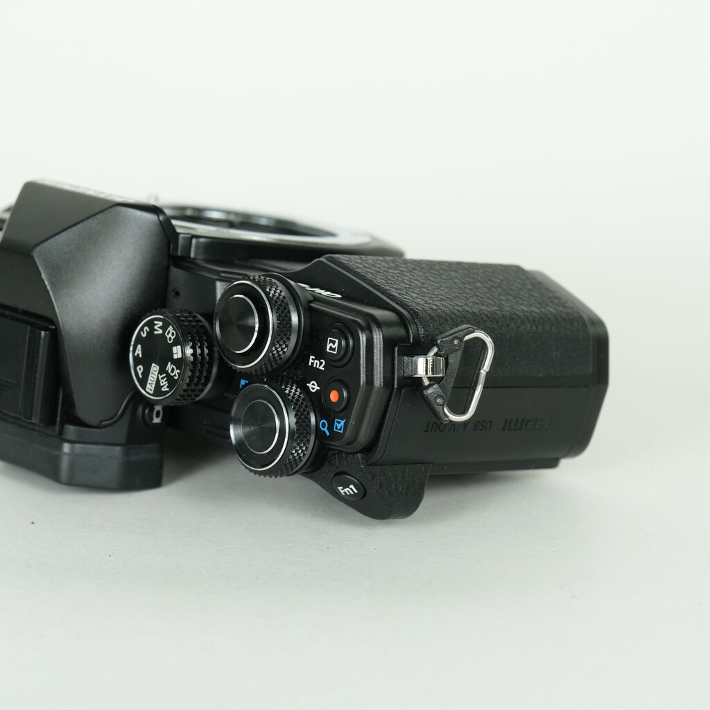 OLYMPUS OM-D E-M10 Mark II