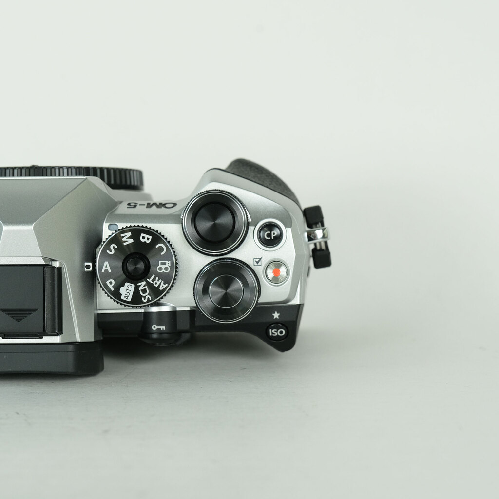 OM SYSTEM OM-5 Mark II ボディ シルバーの出品 | ONE SCENE（ワンシーン）