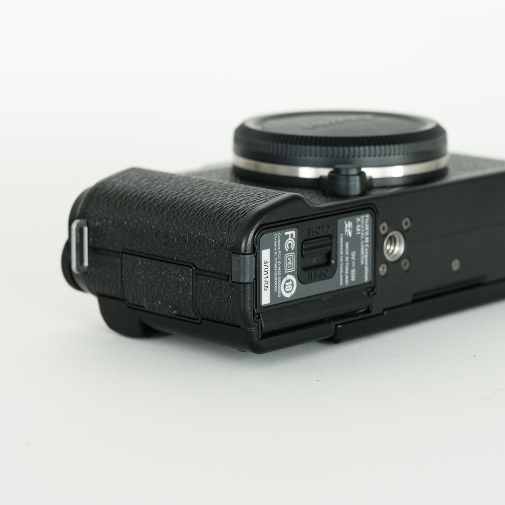 FUJIFILM X-M1 ボディ ブラック