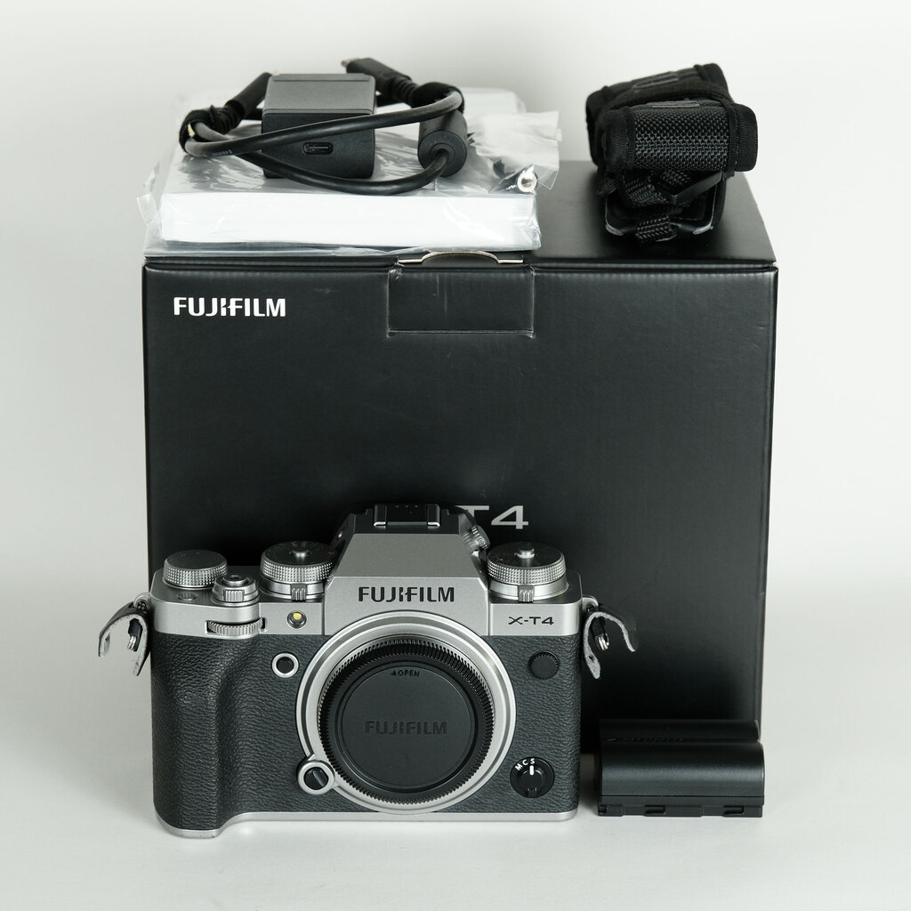 FUJIFILM X-T4 FUJIFILM X-T4