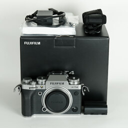 FUJIFILM X-T4 FUJIFILM X-T4