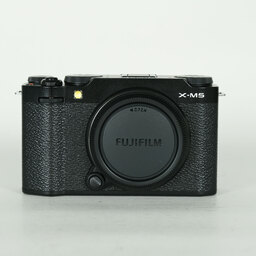 FUJIFILM X-M5