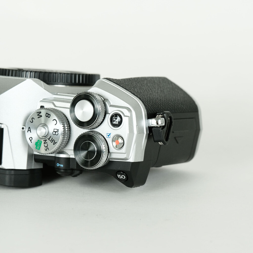 OLYMPUS OM-D E-M5 Mark III