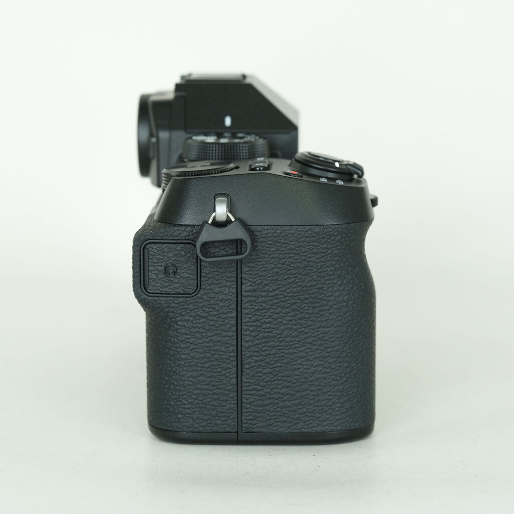 FUJIFILM X-S20
