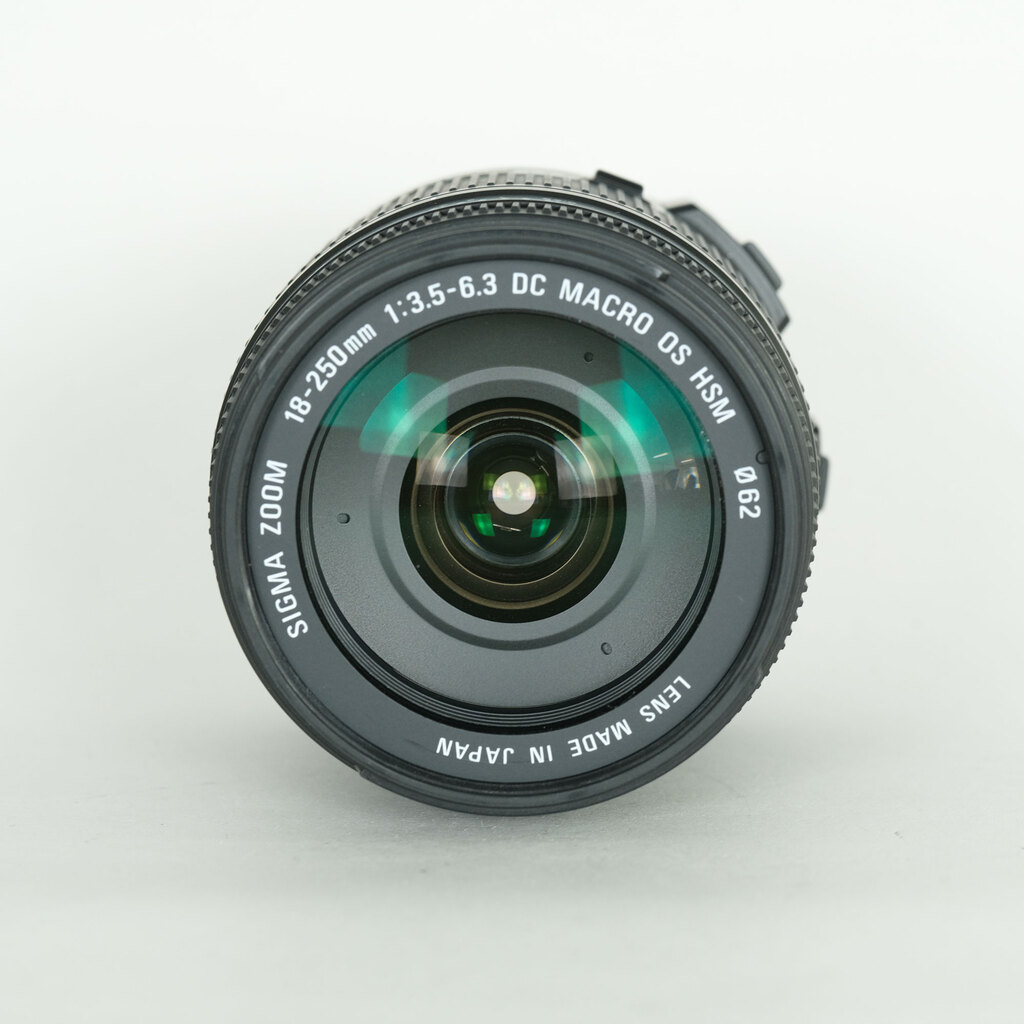 SIGMA 18-250mm F3.5-6.3 DC MACRO OS HSM (キヤノンEF用) SIGMA 18-250mm F3.5-6.3 DC MACRO OS HSM (キヤノンEF用)