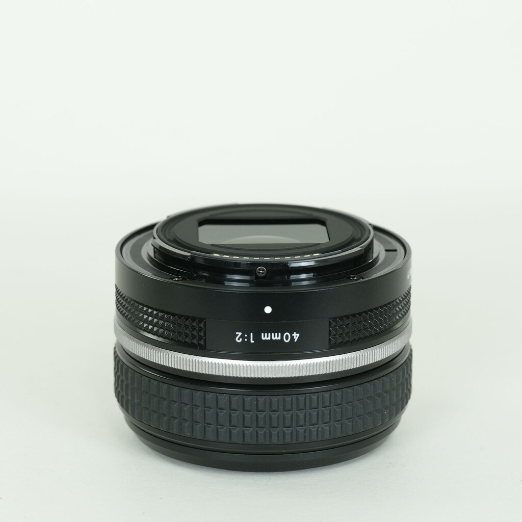 Nikon NIKKOR Z 40mm f/2 Nikon NIKKOR Z 40mm f/2