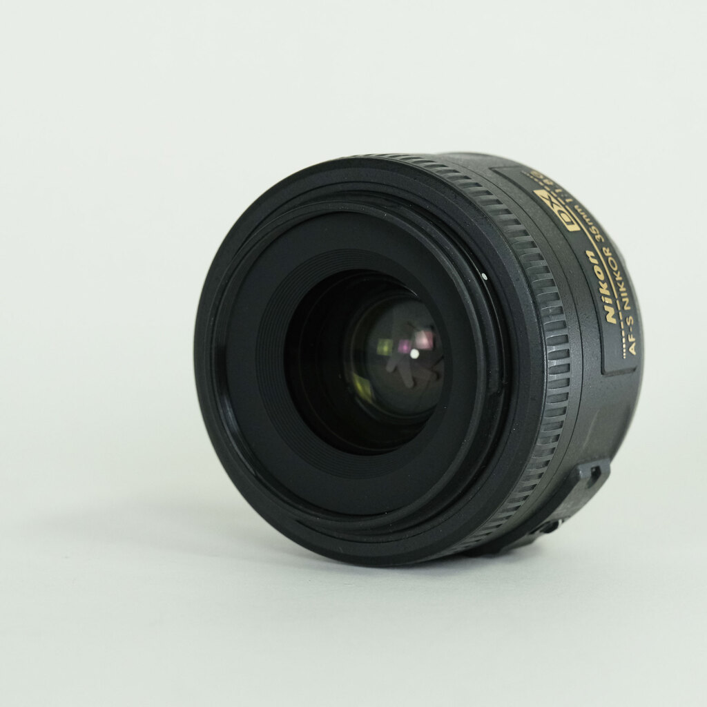 Nikon AF-S DX NIKKOR 35mm f/1.8G Nikon AF-S DX NIKKOR 35mm f/1.8G