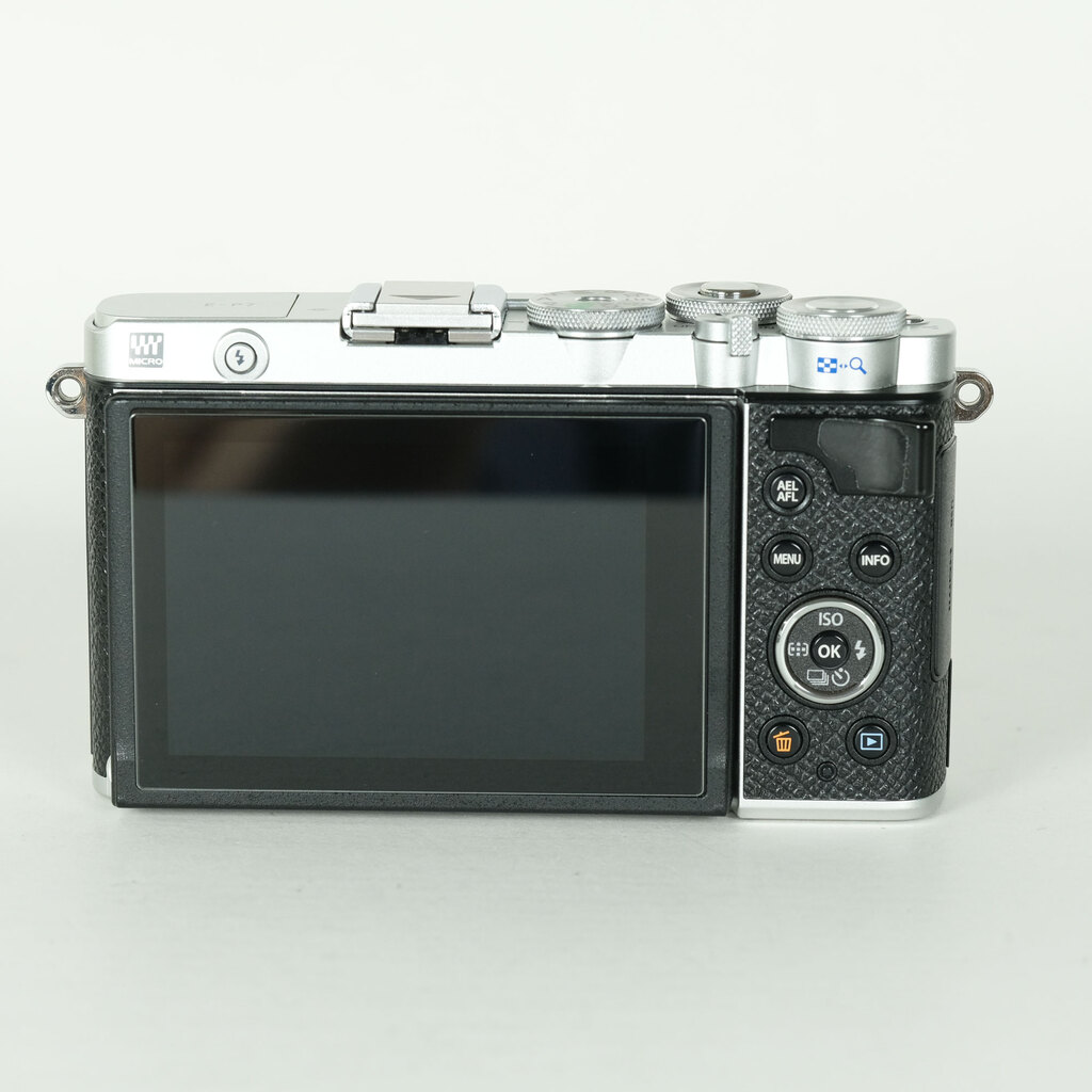 OLYMPUS PEN E-P7