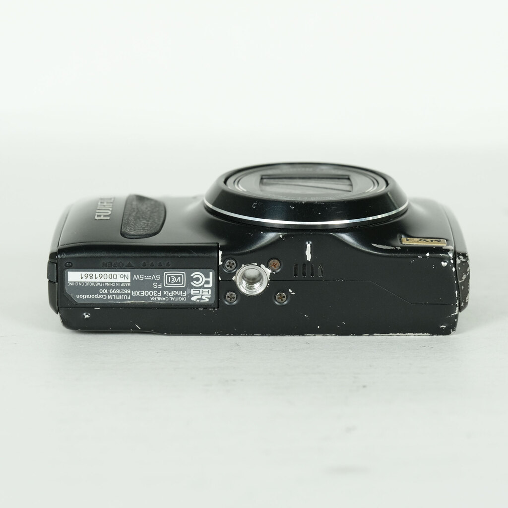 FUJIFILM FinePix F300EXR 　ジャンク FUJIFILM FinePix F300EXR ブラックの出品 | ONE SCENE（ワンシーン）