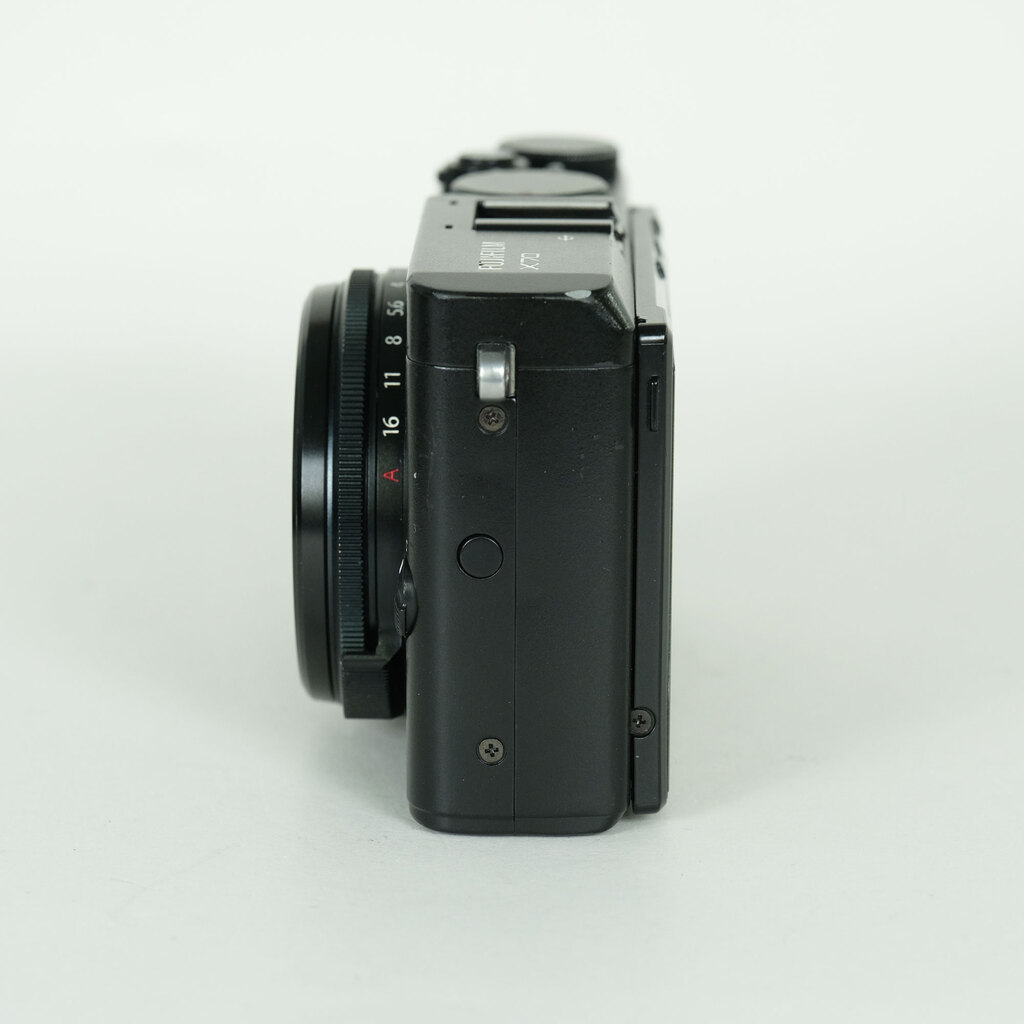 FUJIFILM X70 �u���b�N