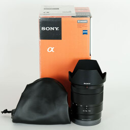 SONY Vario-Tessar T* E 16-70mm F4 ZA OSS SEL1670Z SONY Vario-Tessar T* E 16-70mm F4 ZA OSS SEL1670Z