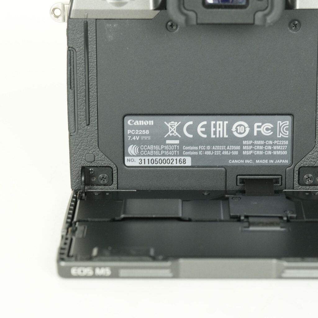 Canon EOS M5