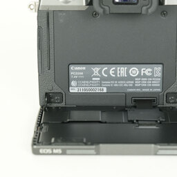 Canon EOS M5
