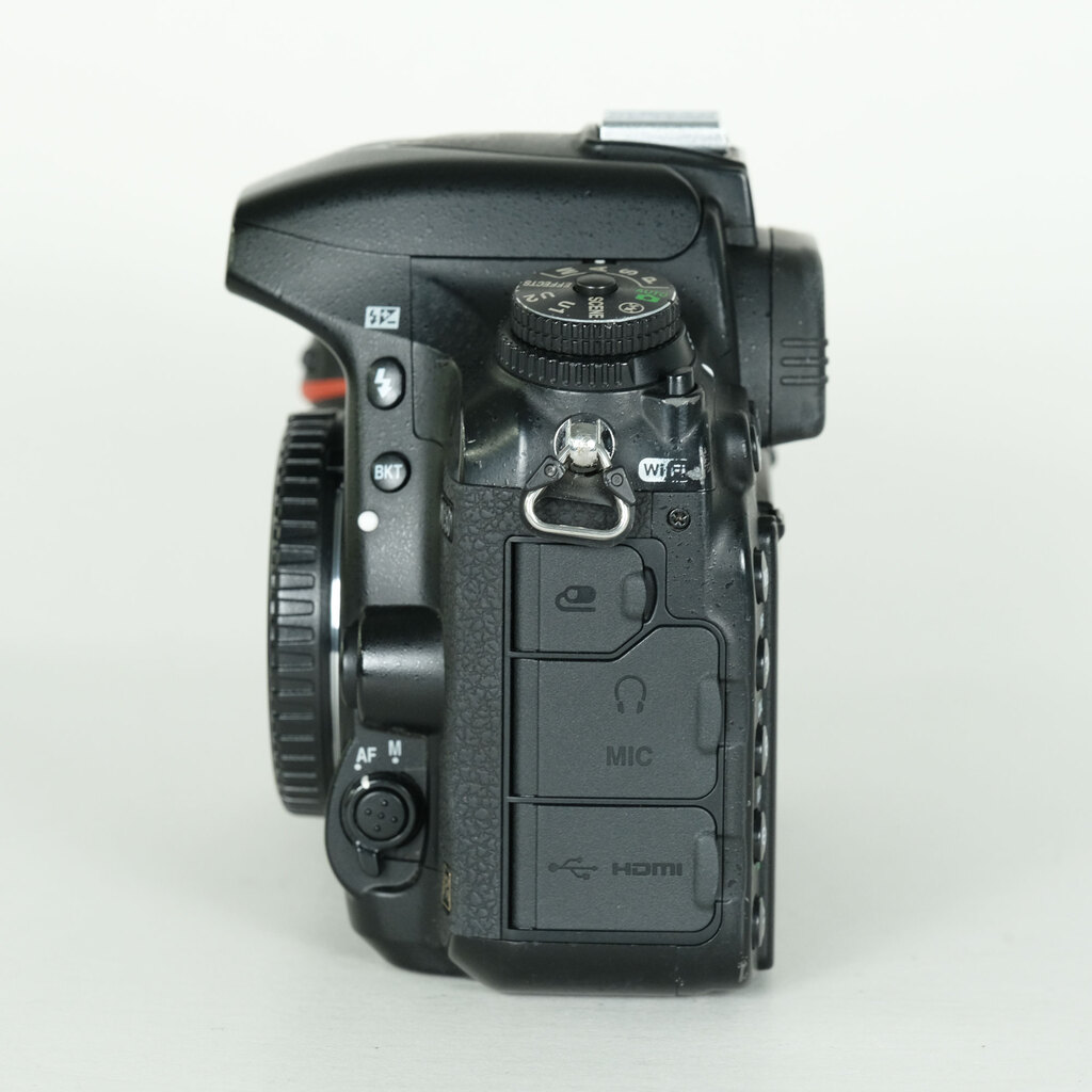 Nikon D750 [�{�f�B]