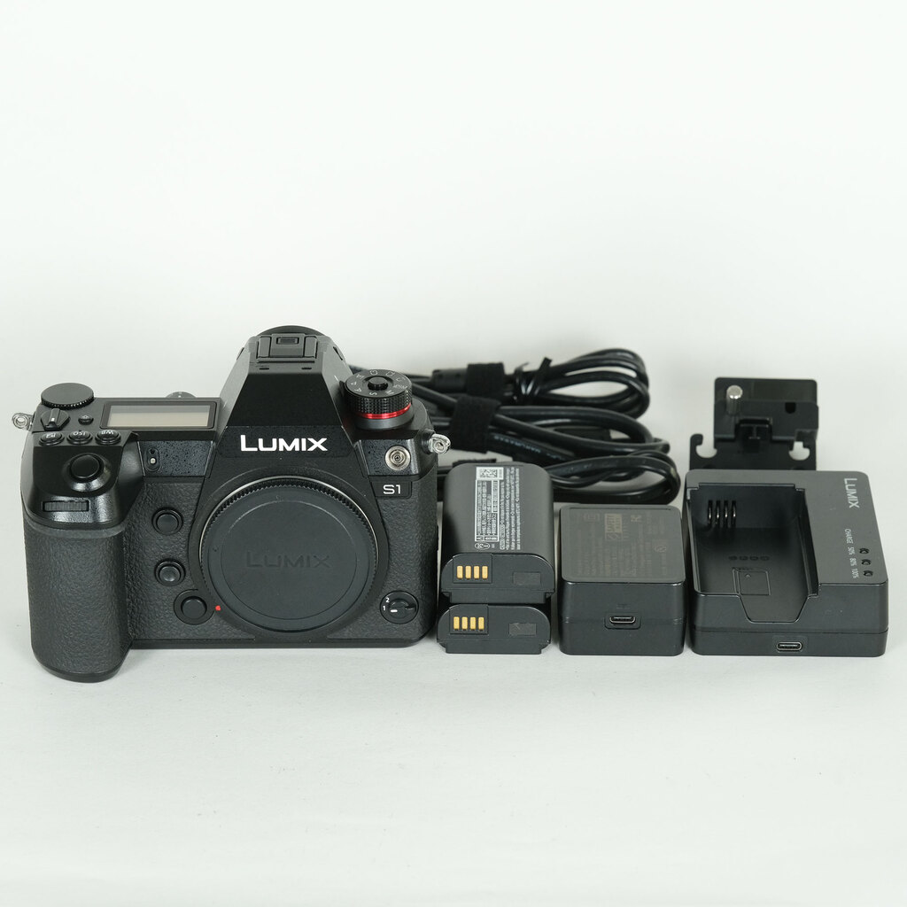 Panasonic LUMIX DC-S1 Panasonic LUMIX DC-S1