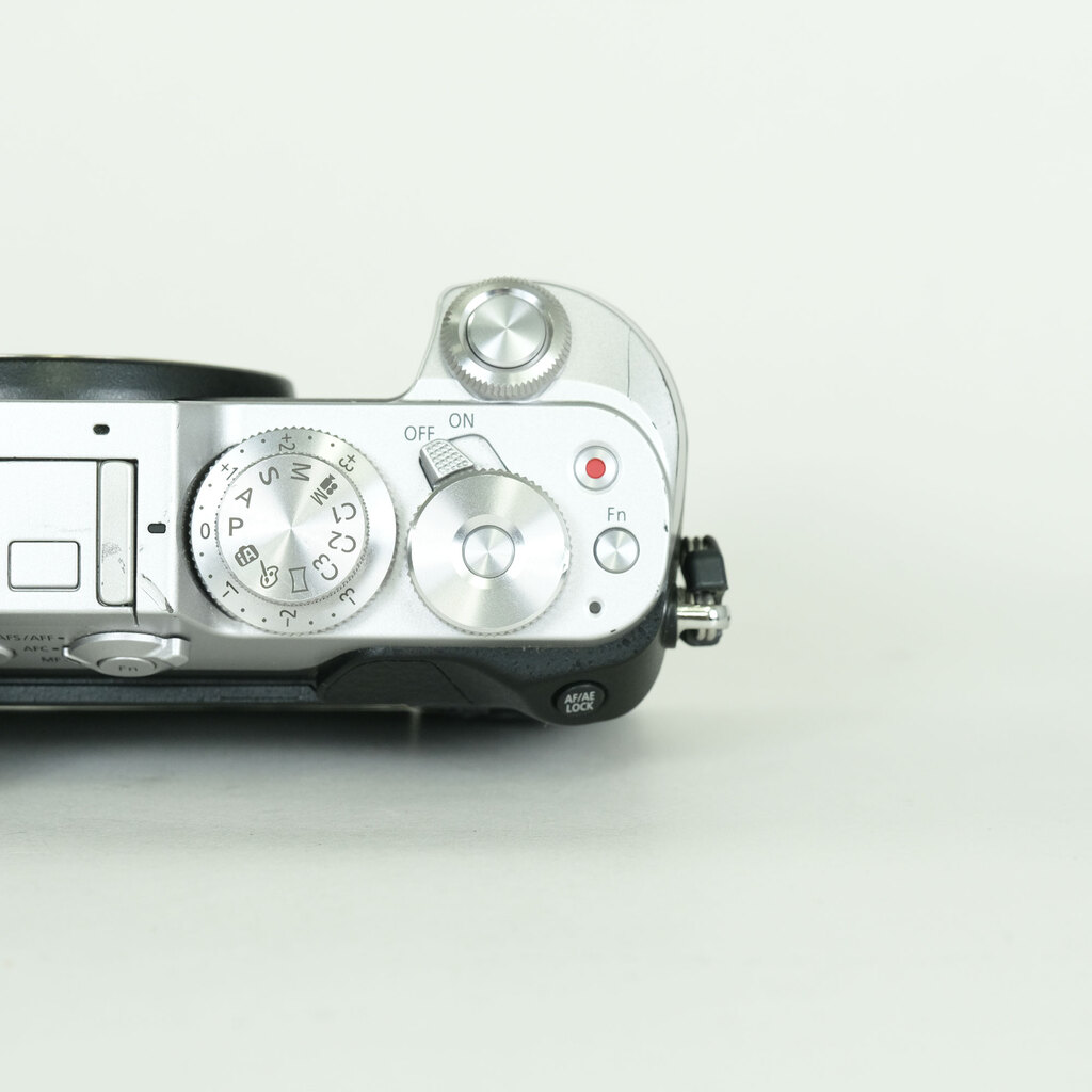 Panasonic LUMIX DMC-GX8 ボディ シルバー