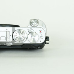 Panasonic LUMIX DMC-GX8 ボディ シルバー