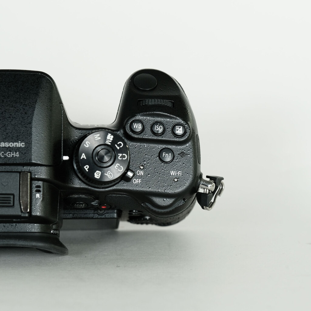 Panasonic LUMIX DMC-GH4