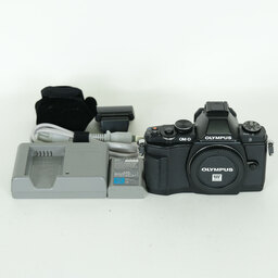 OLYMPUS OM-D E-M5 ボディ ブラック