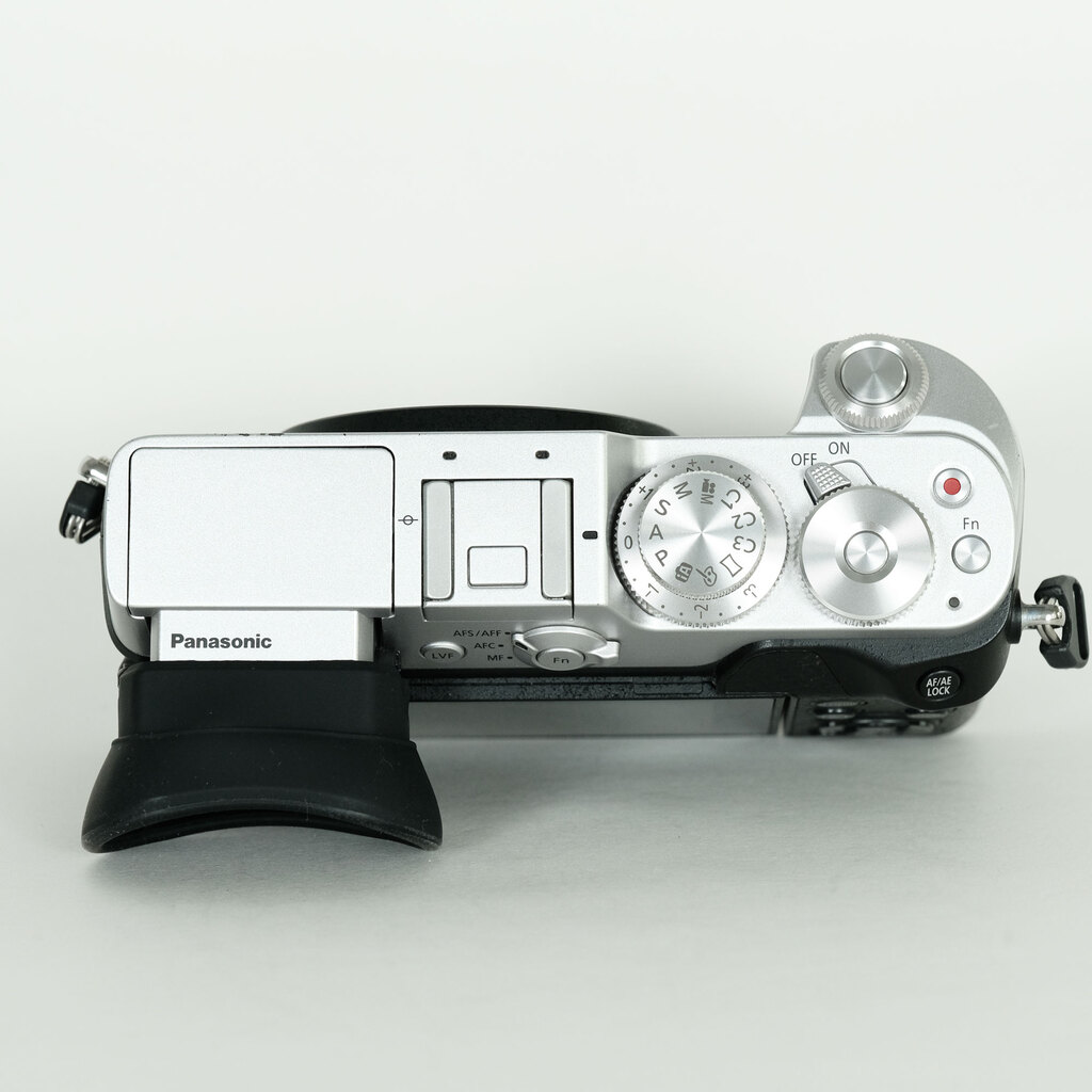 Panasonic LUMIX DMC-GX8 ボディ シルバー