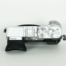 Panasonic LUMIX DMC-GX8 ボディ シルバー