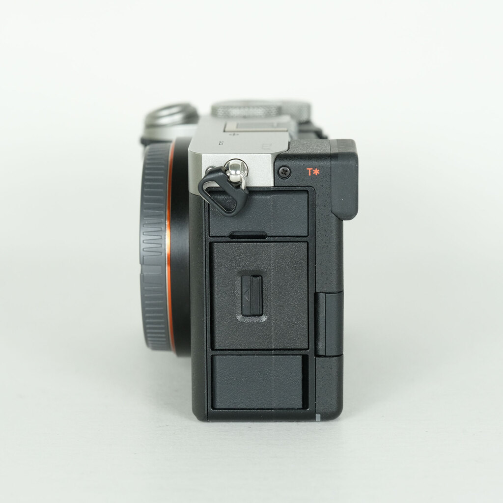 SONY ��7C II�iILCE-7CM2�j [�{�f�B �V���o�[]