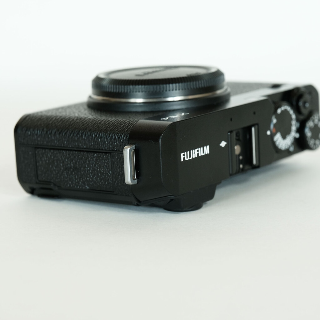 FUJIFILM X-E4