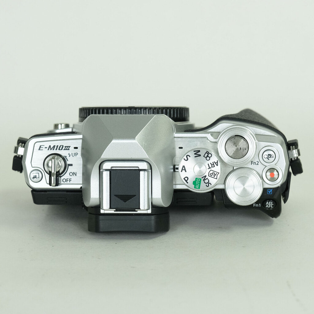 OLYMPUS OM-D E-M10 Mark III